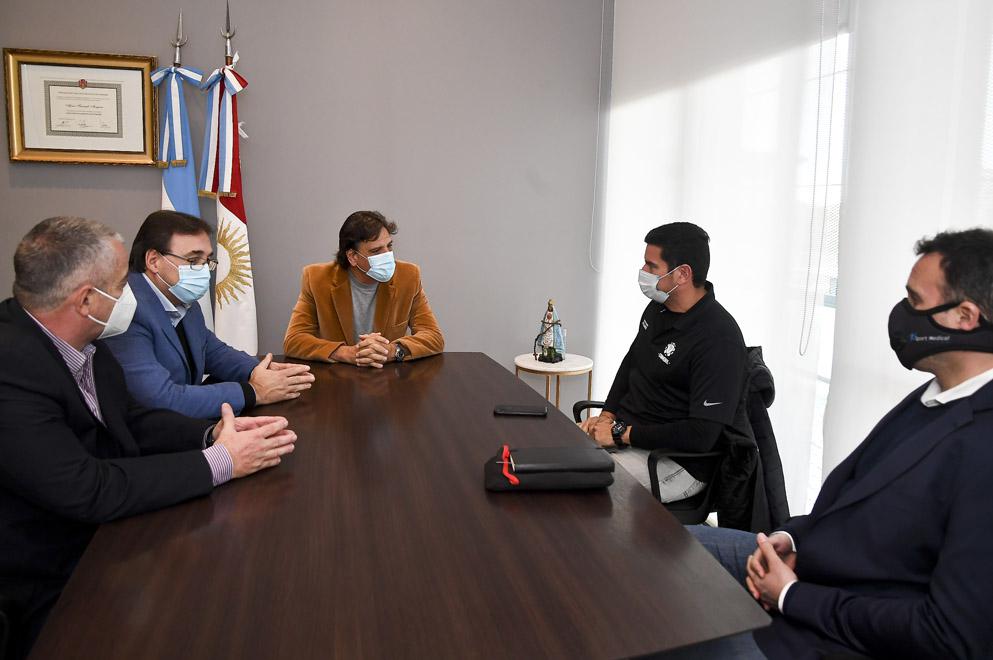 EL-MINISTRO-DE-SEGURIDAD-MOSQUERA-RECIBIO-AL-JEFE-DE-SEGURIDAD-DE-AFA_3123