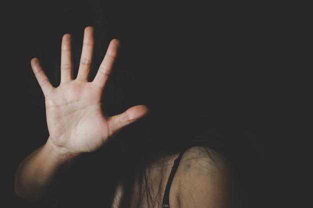 dia-internacional-mujer-detener-abuso-sexual-detener-violencia-contra-mujeres_2379-1352